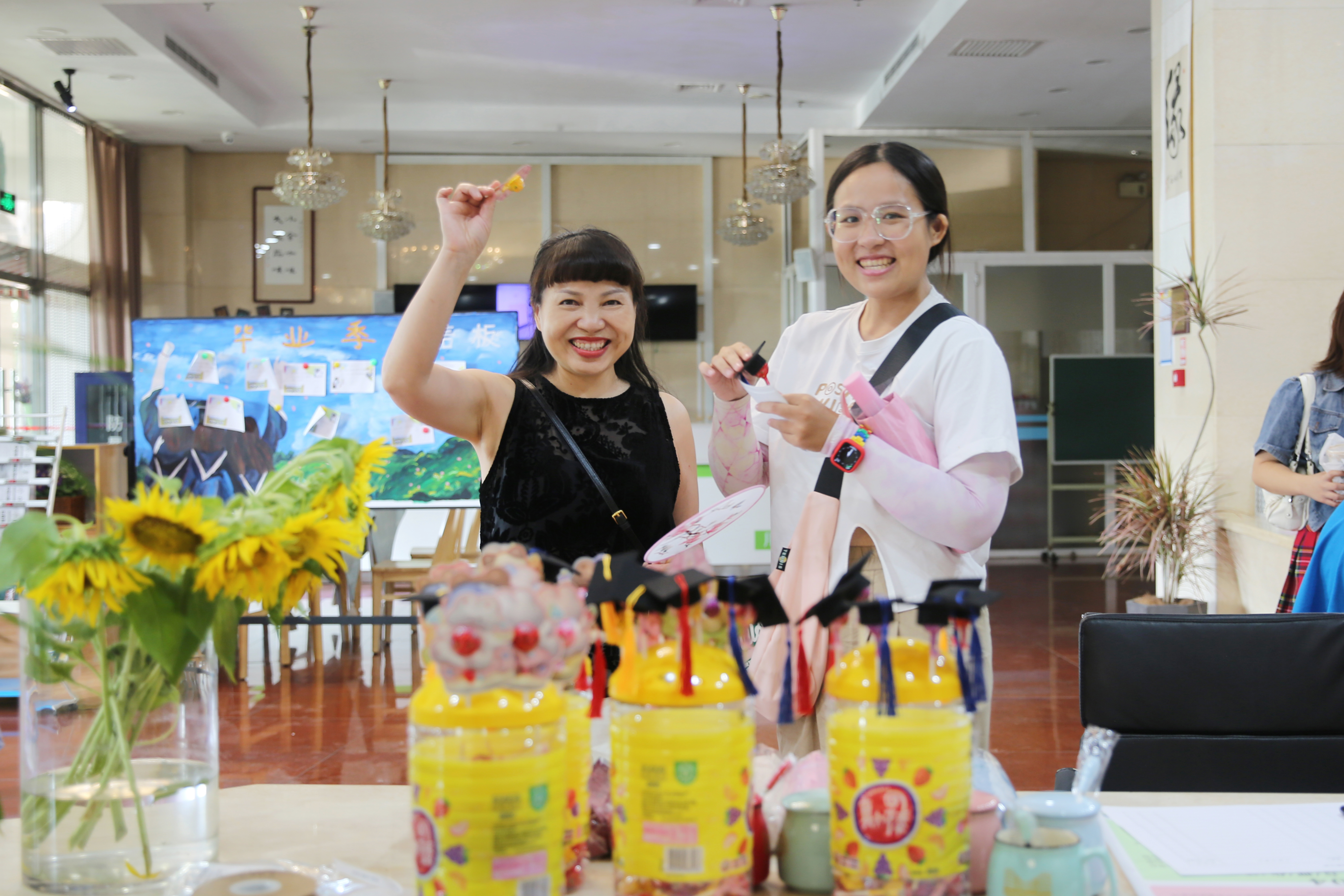 ”爱心棒棒糖“为毕业学子送上祝福8.jpg